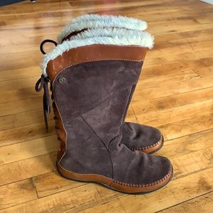 Women’s The north face tall winter boots size 8.5 water resistant genuine suede